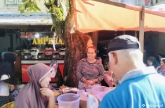 Mahyeldi saat mengunjungi Pasar Gaung Padang. (Foto: Istimewa)