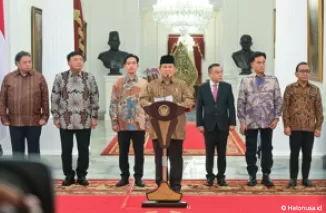 Presiden Prabowo Subianto mengumumkan susunan kabinet pemerintah Republik Indonesia periode 2024-2029 yang diberi nama "Kabinet Merah Putih" pada Minggu malam, 20 Oktober 2024, di Istana Merdeka, Jakarta. (Foto: BPMI Setpres)