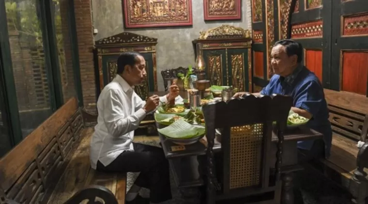 Makan Malam Bersama, Prabowo dan Jokowi Gelar Pertemuan Tertutup di Solo