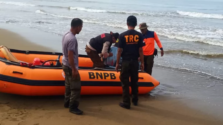 Remaja 16 Tahun Hilang di Pantai Pasir Jambak, Tim SAR Kerahkan Penyelam