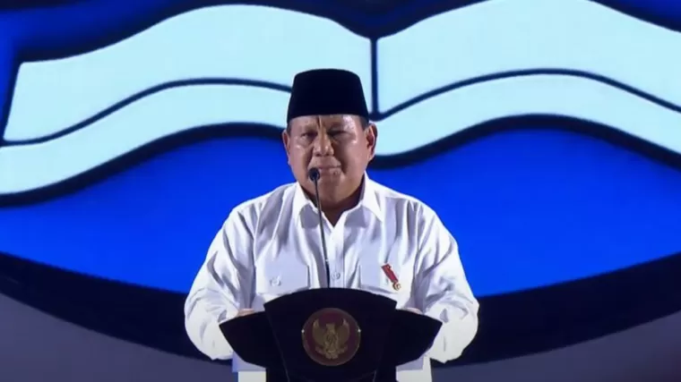 Tangisan Haru Prabowo, Hadiah Spesial untuk Guru di Hari Guru Nasional 2024