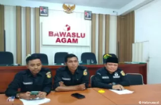 Ketua Bawaslu Agam Suhendra didampingi Koordinator Divisi Pencegahan, Parmas dan Humas Bawaslu Agam Yuhendra (kiri). (Foto: Istimewa)