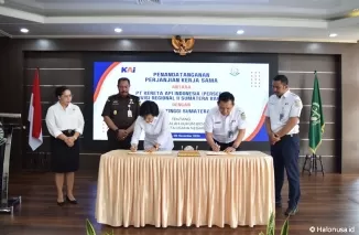 Penandatanganan Perjanjian Kerja Sama (PKS) antara PT Kereta Api Indonesia (Persero) Divisi Regional II Sumbar dengan Kejaksaan Tinggi Sumbar tentang Penanganan Masalah Hukum Bidang Perdata dan Tata Usaha Negara. (Foto: Humas KAI Divre II Sumbar)