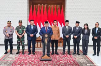 Presiden Prabowo Subianto menyampaikan keterangannya kepada awak media di Pangkalan TNI AU Halim Perdanakusuma, Jakarta, pada Jumat, 8 November 2024. (Foto: BPMI Setpres)