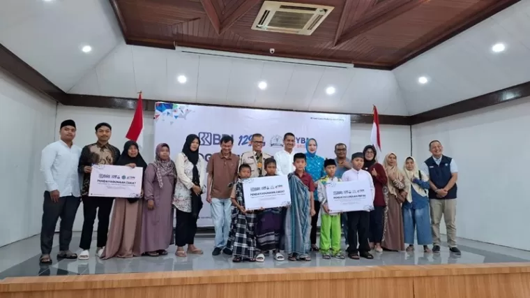 Khitan massal untuk masyarakat kurang mampu digelar BRI Padang bersama YBM BRILiaN dan IWABRI di Gedung Bundo Kanduang, Padang, Minggu (22/12/2024). (Foto: Istimewa)