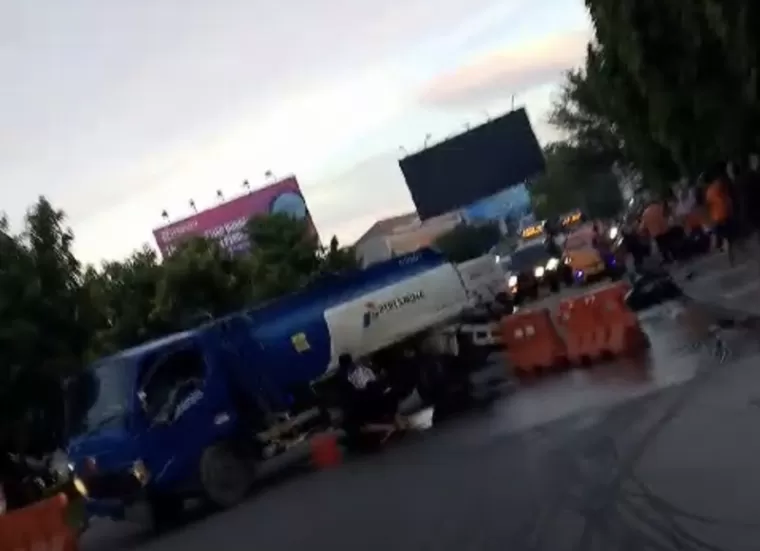 Kecelakaan di depan Basko Mall, Air Tawar, Kota Padang, Selasa 17 Desember2024. (Foto: tangkapan layar video unggahan Instagram @pdg24jam)