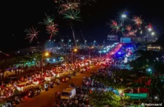 Pantai Padang, Kota Padang saat menyambut tahun baru. (Foto: Katasumbar.com)