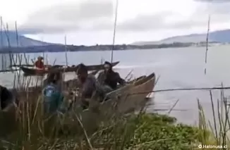 Proses evakuasi nelayan tenggelam di Danau Diateh, Alahan Panjang, Kabupaten Solok, Sumatera Barat, Senin 16 Desember 2024. (Foto: tangkapan layar video unggahan Instagram @sumbarkita)