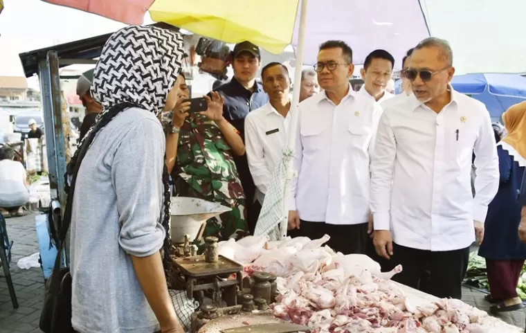 Pemantauan ketersediaan dan harga barang kebutuhan pokok (bapok) di Pasar Pabean Sedati, Sidoarjo, Jawa Timur pada tanggal 8 Januari 2025. (Foto: halaman resmi Kemendag RI)