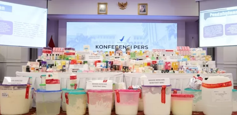 Kosmetik ilegal sitaan BPOM RI. (Foto: halaman resmi BPOM RI)