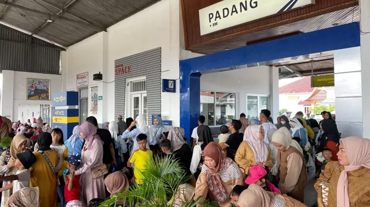 Suasana salah satu Stasiun Kereta Api di Sumbar. (Foto: Humas KAI Divre II)