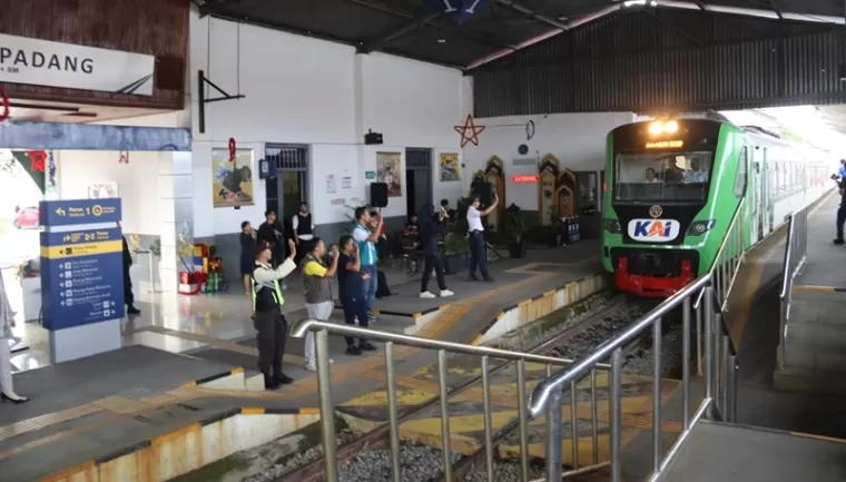 Suasana Stasiun Kereta Api di Sawahan Kota Padang. (Foto: Humas KAI Divre II Sumbar)