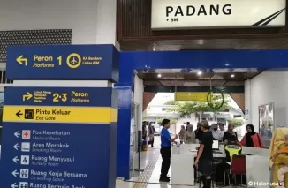 Suasana stasiun Kereta Api Sawahan yang tengah ramai. (Foto: Humas KAI Divre II Sumbar)