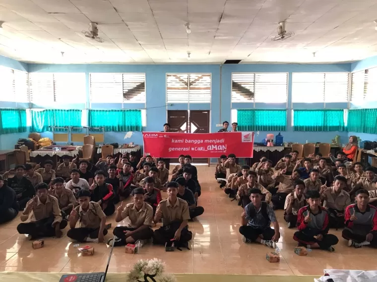 Honda Hayati Ajak Siswa SMKN 2 Sijunjung Jadi Pelopor Keselamatan Berkendara