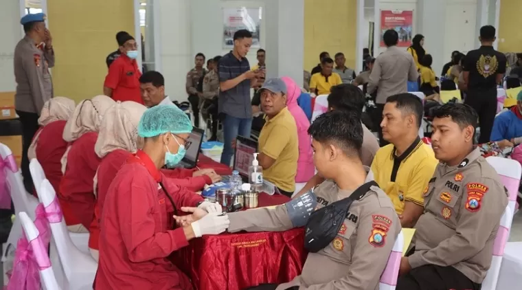 Personel Polres dan Bhayangkari Cabang Tulungagung ikuti Donor darah