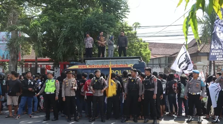 Ratusan personel gabungan Polres Tulungagung Diterjunkan dalam Pengamanan Sidang Putusan di Pengadilan Negeri Tulungagung
