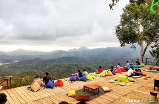 4 Destinasi Wisata Cafe di Jogjakarta View Bukit Menoreh, Liburan Anti Receh! (Foto: Dok.Istimewa)