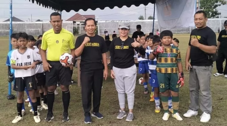 Ahmad Baharudin Ketua ASKAB PSSI Tulungagung usai membuka festival Sepakbola U -11