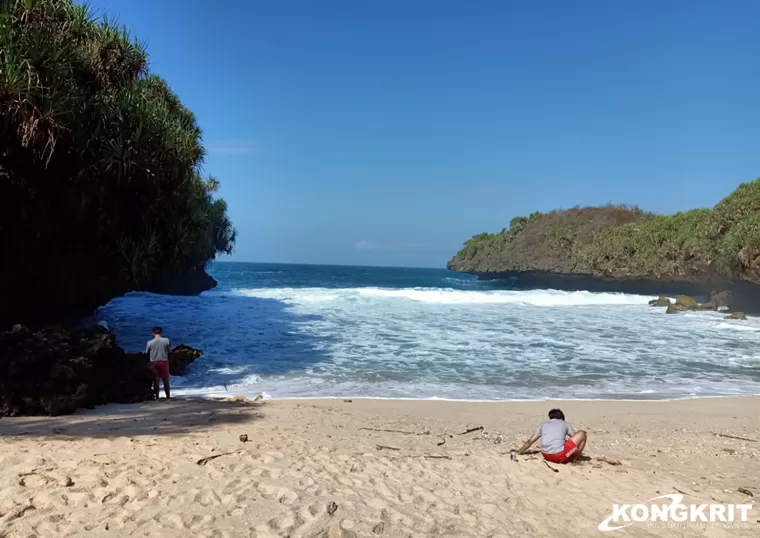Pantai Dadapan, Wisata Gratis Gunung Kidul Jogjakarta dengan Pemandangan yang Instagramable (Foto: Dok.Istimewa)