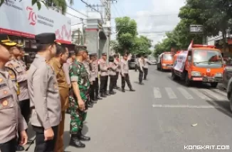 Polres Tulungagung Salurkan Bantuan 100 Tangki Air Bersih kepada Warga di 6 Kecamatan