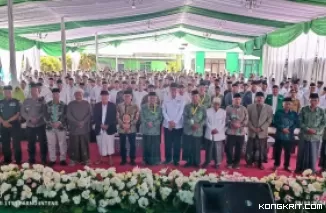 Foto bersama Pj Bupati Tulungagung dengan pengurus PWNU Jatim, PCNU Tulungagung dan para peserta Konfercab XII NU Tulungagung