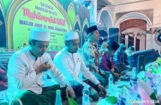 H Ahmad Baharudin saat memberikan sambutan di acara peringatan Maulid Nabi Muhammad SAW di Masjid Al Huda Sobontoro