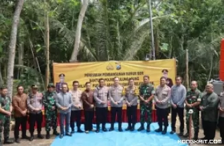 Kapolres Tulungagung dan Wakapolres Tulungagung foto bersama dengan sejumlah Forkopimcam