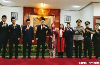 Pj Bupati Tulungagung (No 3 dari kiri) foto dengan Ketua DPRD Tulungagung terlantik, Marsono, bersama Kepala BNNK dan Forkopimda serta Wakil Ketua Dewan.