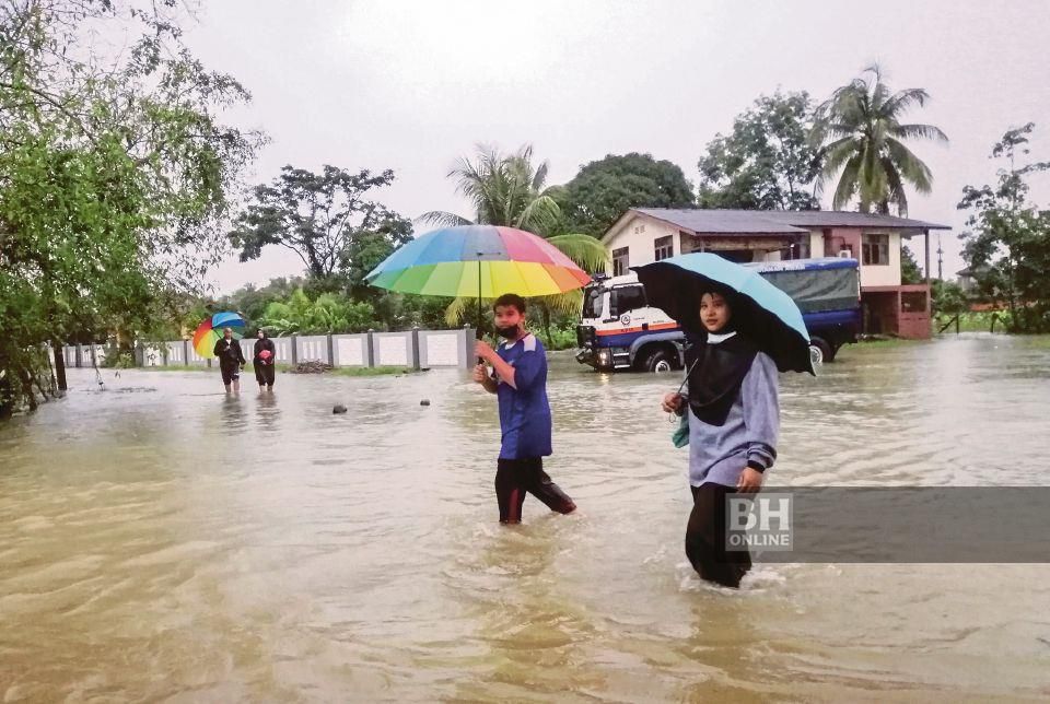 Banjir di Kampung Sri Kulim Melor, Kota Bharu pada 3 Desember lalu | The New Straits Times Press (Malaysia) Berhad/Halounusa