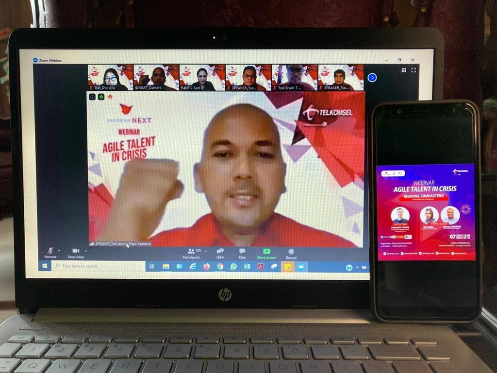 General Manager Consumer Sales Region Sumbagteng Mulyadi Indra dan General Manager Corporate Social Responsibility Andry P Santoso memberikan semangat kepada seluruh peserta di kegiatan Webinar IndonesiaNEXT Regional Sumbagteng | Halonusa