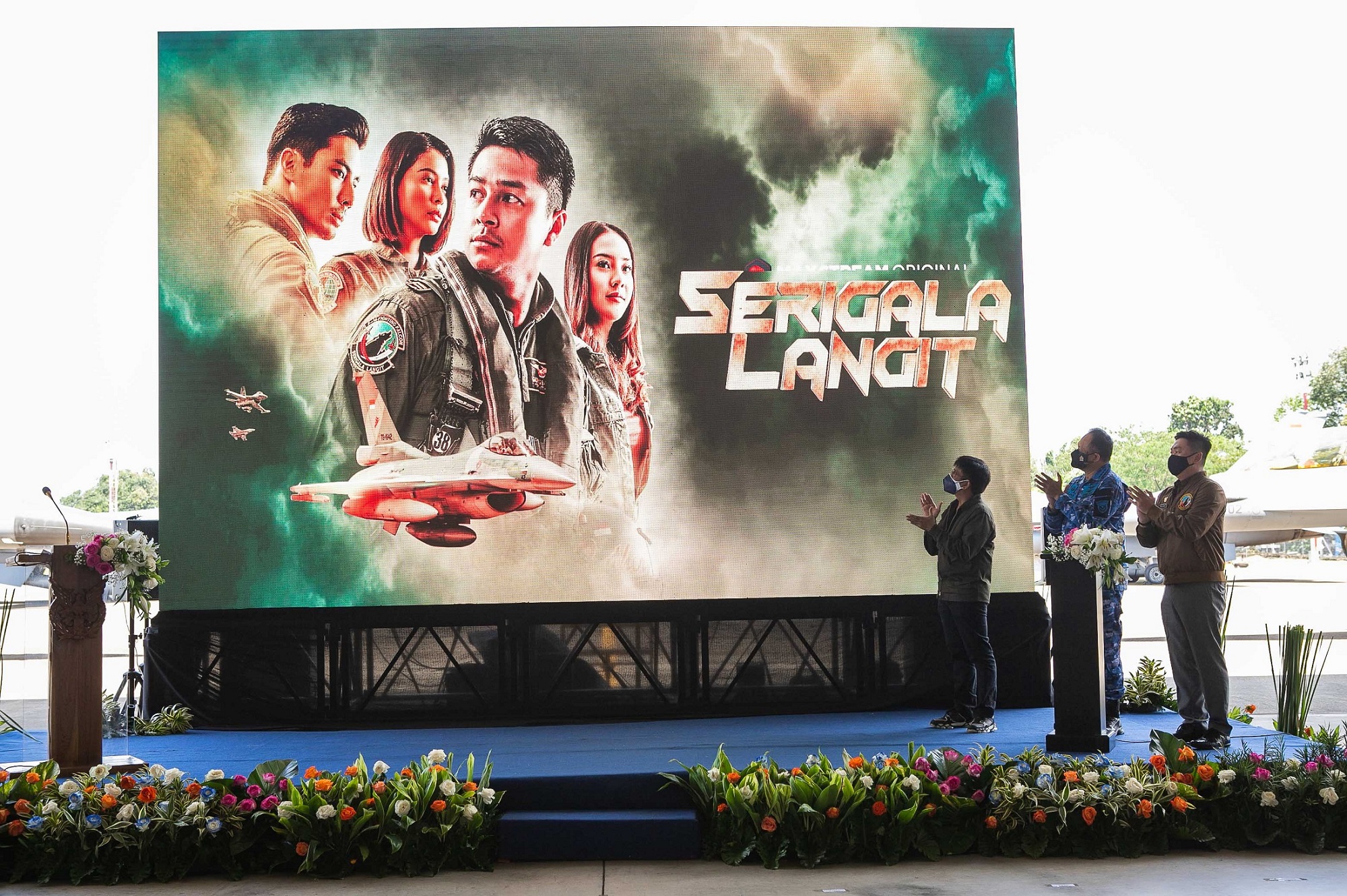 Direktur Utama PT E-motion Entertainment dan Executive Producer Film Serigala Langit Arnold J. Limasnax menyampaikan terima kasih atas kesempatan istimewa untuk berkolaborasi dengan TNI AU dalam kegiatan produksi film dan juga sangat berbahagia atas dukun