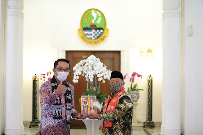 Gubernur Jawa Barat dan legislator dari DKI Jakarta