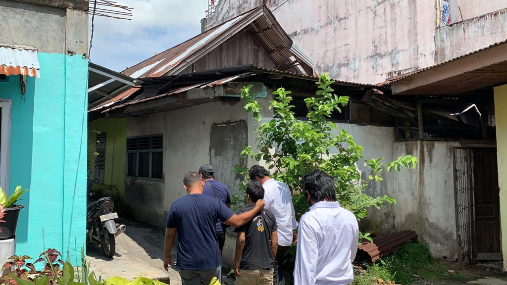 Pelaku pencurian besi rel kereta api ditangkap oleh Tim Gagak Hitam Polres Padang Pariaman. (Foto: Dok. Tim Gagak Hitam)