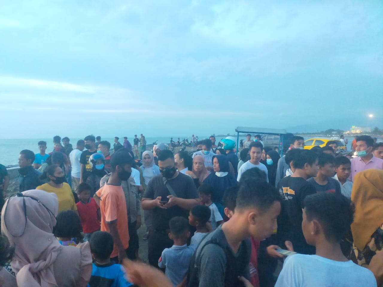 Suasana di lokasi kejadian dua remaja yang hilang di Pantai Padang. (Foto: Dok. Pusdalops PB Kota Padang)