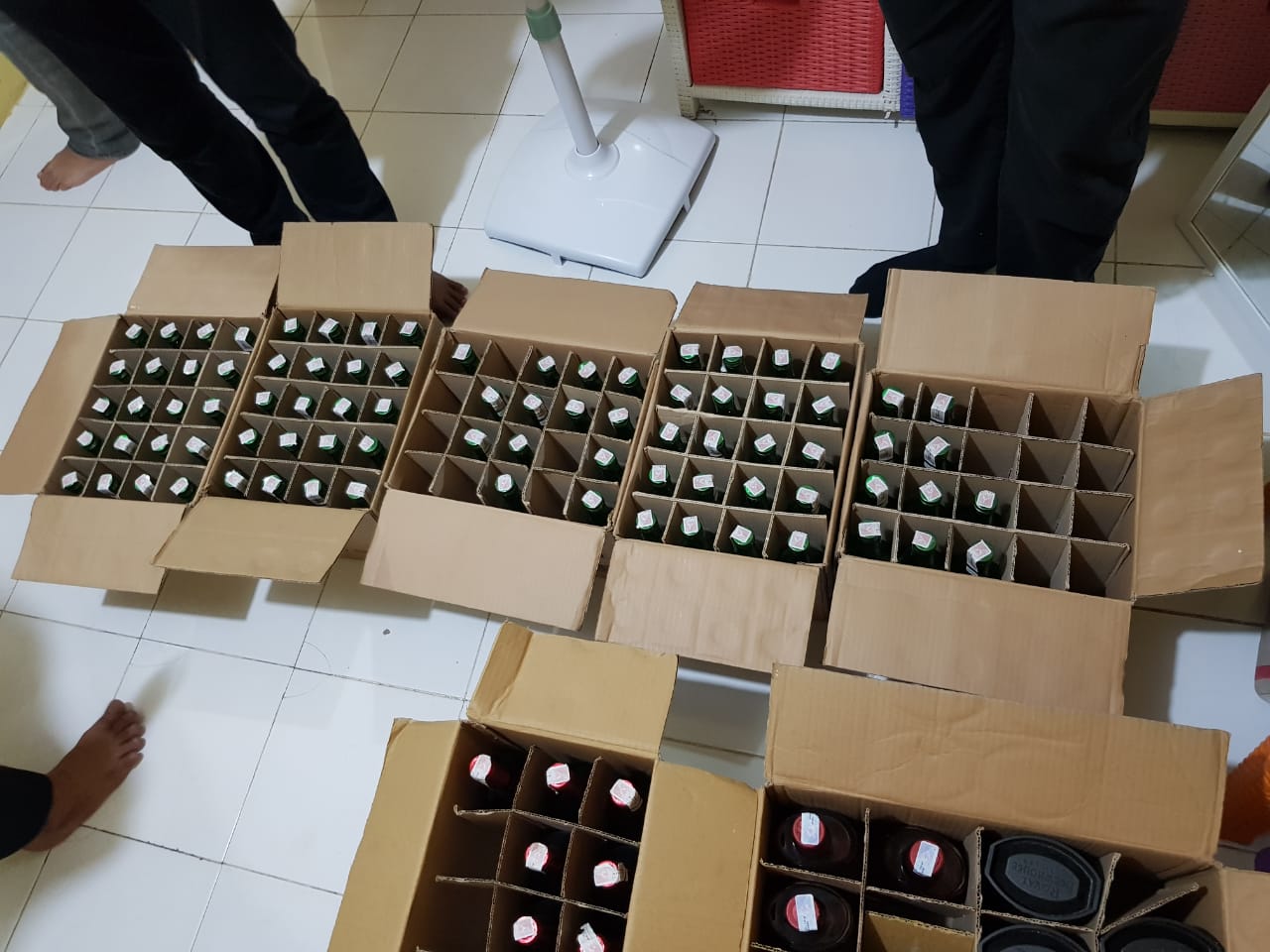 Seratusan Alkohol Berbagai Merek Luar Negeri Disita Polisi di Padang