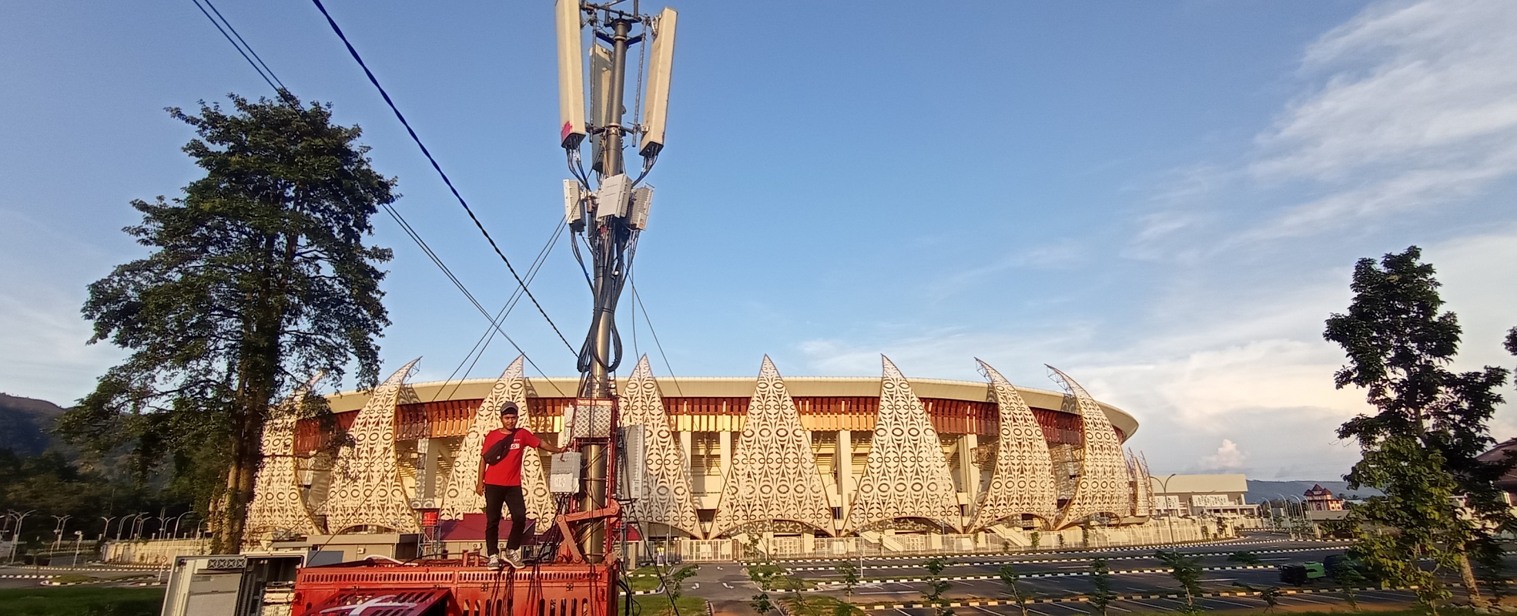  Telkomsel melakukan peningkatan kualitas dan kapasitas jaringan infrastruktur telekomunikasi mulai dari penambahan Base Transceiver Station (BTS), penambahan Compact Mobile BTS (COMBAT), hingga penyediaan Support Catu Daya (SCD) Mobile untuk memastikan k