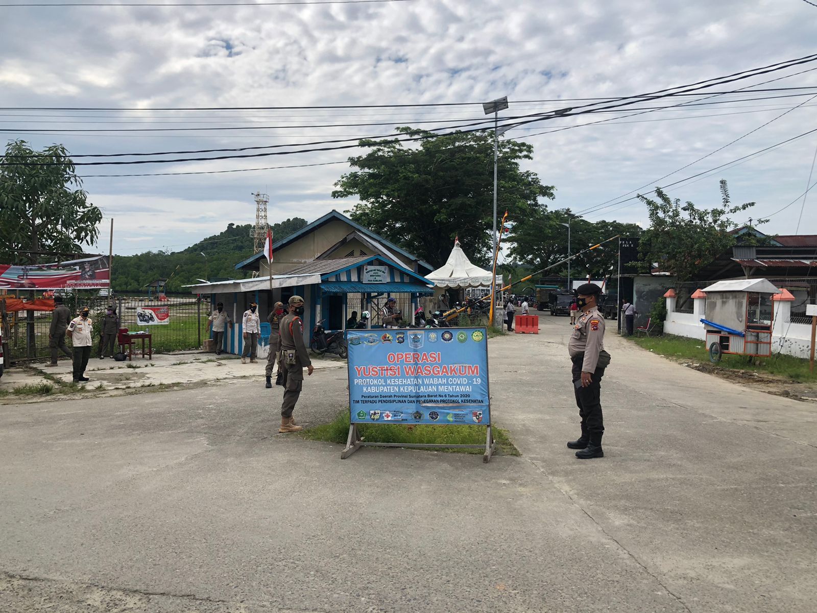 Operasi Yustisi Covid-19 di Tua Pejat, Kabupaten Kepulauan Mentawai. (Foto: Dok. Polres Kepulauan Mentawai)