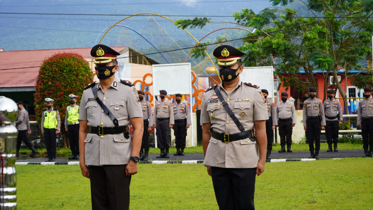 Serah terima jabatan (Sertijab) Wakapolres Padang Panjang. (Foto: Dok. Humas Polres Padang Panjang)