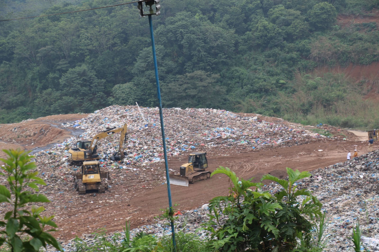 Kondisi terkini TPA Padang Karambia, Kota Payakumbuh yang over kapasitas. (Foto: Dok. Istimewa)