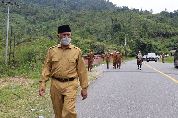 Gubernur Sumbar Mahyeldi berkunjung ke Kelok Sembilan, Senin (13/9/2021). (Foto: Diskominfo Sumbar)