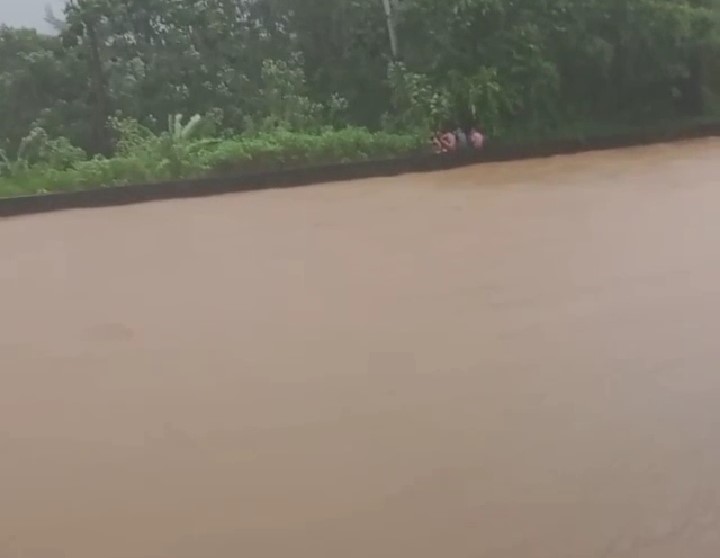 Tangkapan layar lokasi anak-anak terjebak banjir di Tarantang, Kecamatan Lubuk Kilangan, Kota Padang. (Foto: Dok. Istimewa)