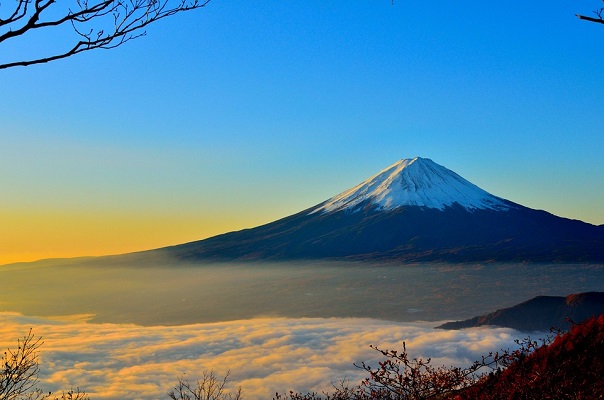 Ilustrasi gunung. (Foto: Dok. Pixabay)