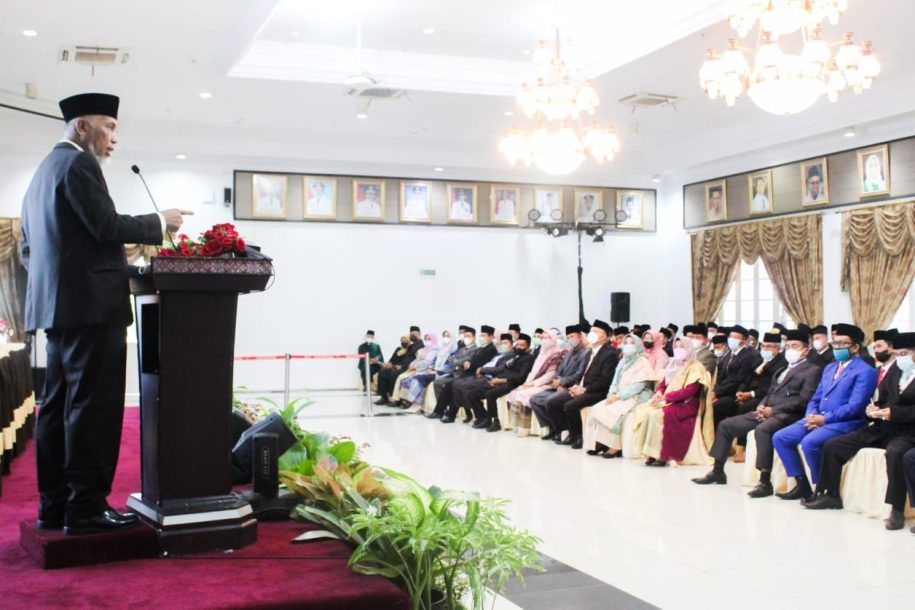 Sebanyak 161 Kepala Sekolah SMAN/SMKN/SLBN di Sumatera Barat (Sumbar) mengikuti pelantikan di Auditorium Gubernuran. Gubernur Sumatera Barat Mahyeldi melantik dan mengambil sumpah jabatan, ikut hadir Kepala Dinas Pendidikan Sumbar, Kepala BKD Sumbar, Kaca