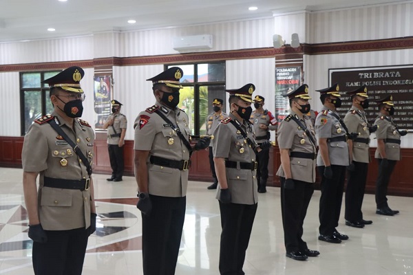 Upacara serah terima jabatan (sertijab) keempat Kapolres yang berlangsung di Lobi Utama Mapolda Aceh, Kamis (10/2/2022). (Foto: Dok. Polda Aceh)