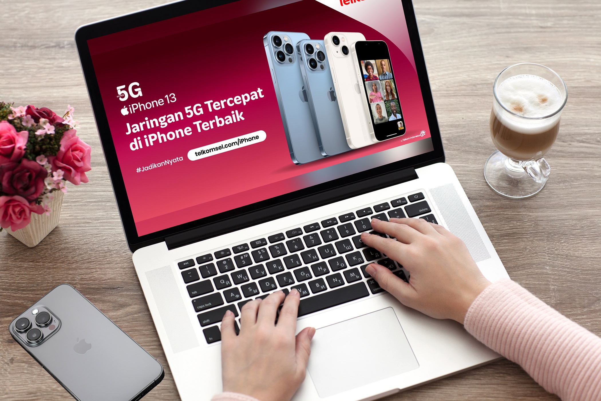 Telkomsel menghadirkan paket bundling terbaru untuk seluruh seri iPhone 13 dengan tambahan bonus kuota data 5G hingga 50 GB yang berlaku bagi pelanggan Telkomsel Halo maupun Telkomsel PraBayar hanya dengan mengakses banner ‘5G Self-Provisioning’ pada Apli