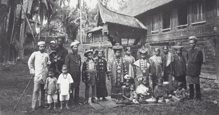 Kato Nan Ampek Dalam Aturan Bertutur Kata Masyarakat Miangkabau, Menjadi Tolak Ukur Keberadatan Seseorang (Foto: Collectie Tropenmuseum Groepsportret Van Een/Halonusa)