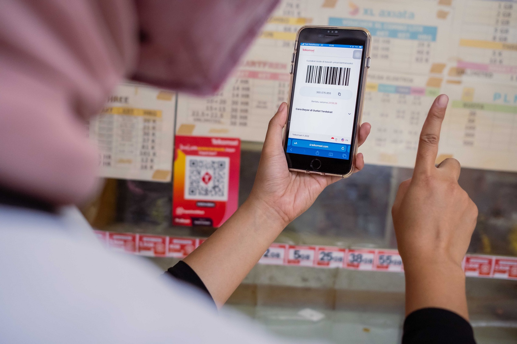  Telkomsel hadirkan layanan pembelian paket data #PastiMurah melalui konsep omni channel yang mengintegrasikan saluran penjualan offline dan online menggunakan QR Code di sejumlah titik potensial. Pembelian paket juga dapat dilakukan dengan mengakses UMB 