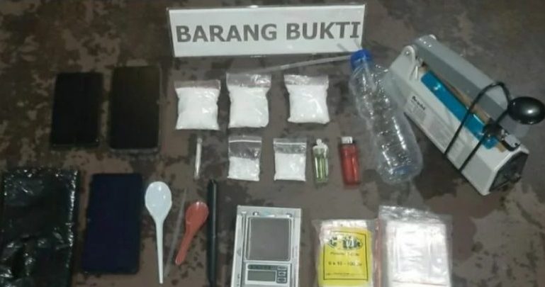 Barang bukti atas penangkapan terhadap dua warga Kendari oleh Satres Narkoba Polres Kendari (Polda Sultra/Halonusa)