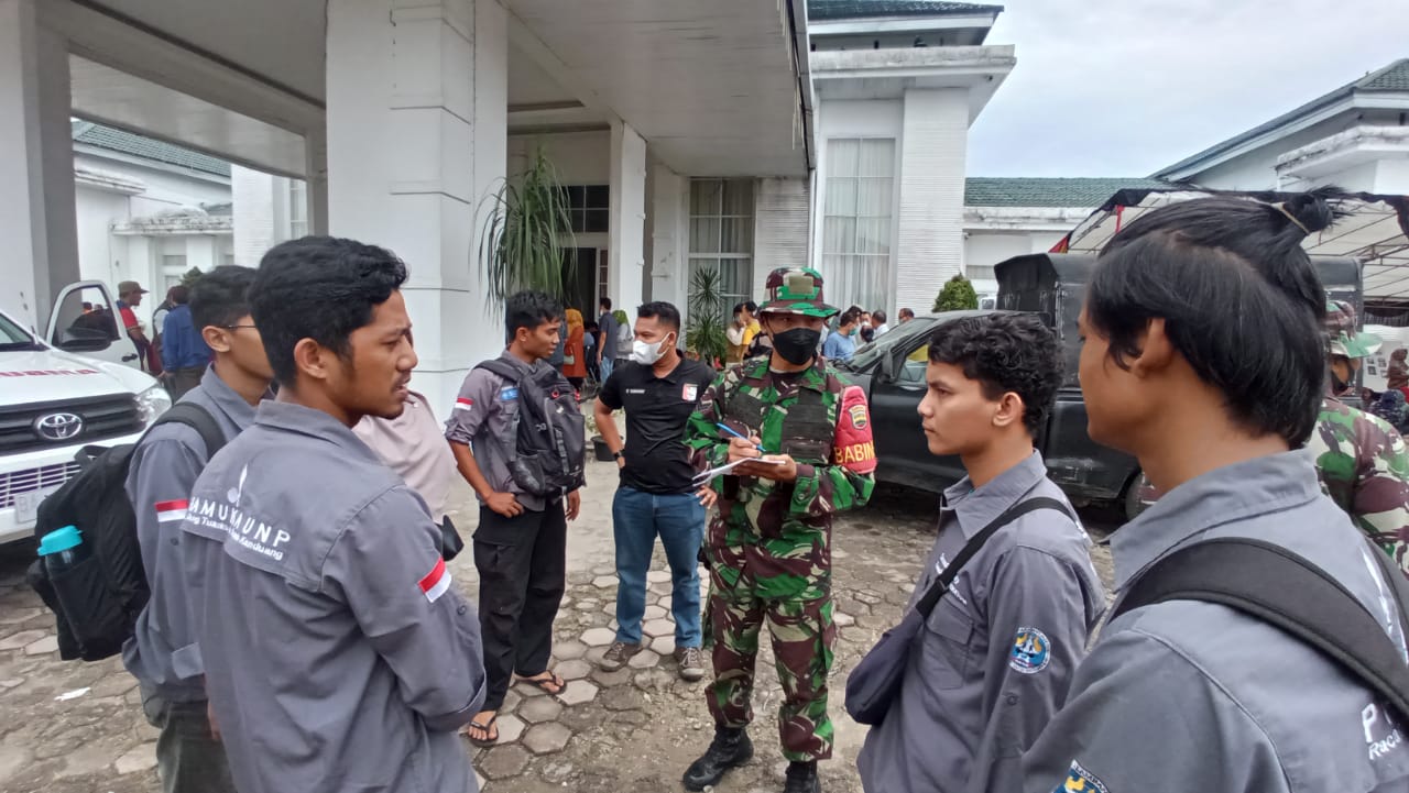 Anggota TRC Gerakan Pramuka Universitas Negeri Padang Racana Dang Tuanku dan Bundo Kaduang