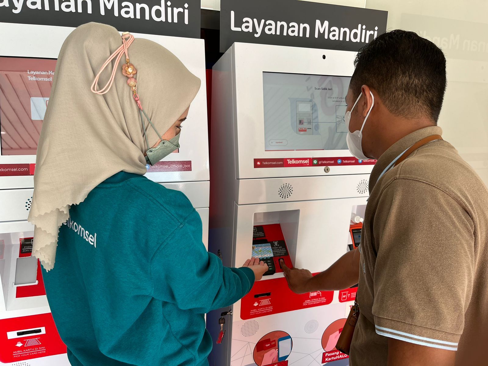 My GraPARI :  Telkomsel menghadirkan MyGraPARI yang merupakan media pelayanan Walk In Telkomsel yang bersifat digital dan dapat diakses secara mandiri (self-service) oleh pelanggan baik di GraPARI (Pusat Layanan Telkomsel) maupun area public.